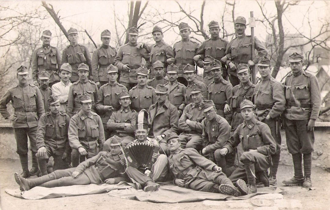 d1) Vojaki za Lectarjem, 1914-18 (DAR)