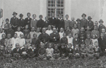 Učenci z nadučiteljem Edvardom Markovškom, 1924