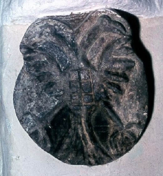 Avstroogrski grb najden v Radovljici (foto Cene Avguštin)