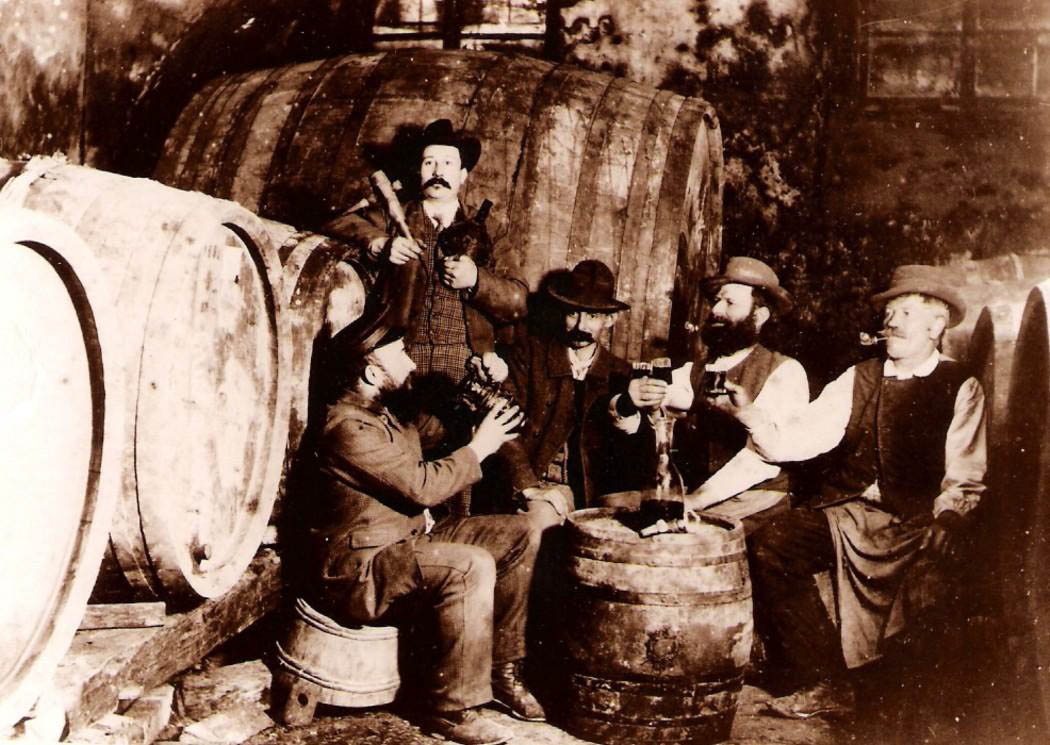 Pokušnja vina v Lectarjevi kleti, 1914