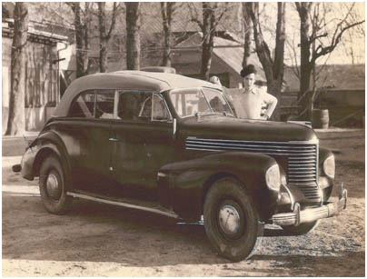 Teranov Taksi »Opel Käpitan« v Radovljici, 1949