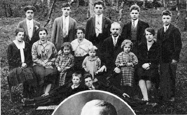 Trinajst otrok družine Tomazin - Zaloše, 1930