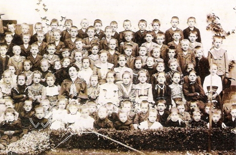 Učenci kamnogoriške ljudske šole, 1909